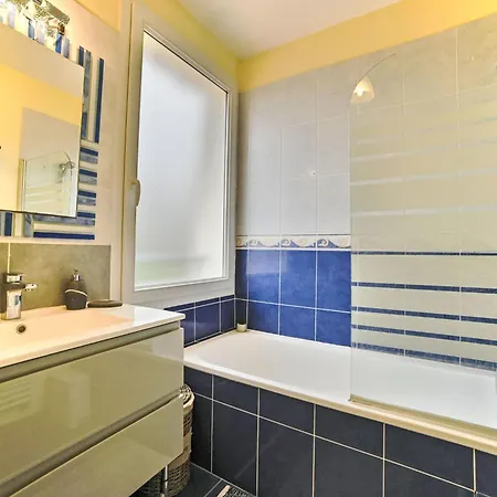 Dom wakacyjny La Martignas 1 By Interhome *